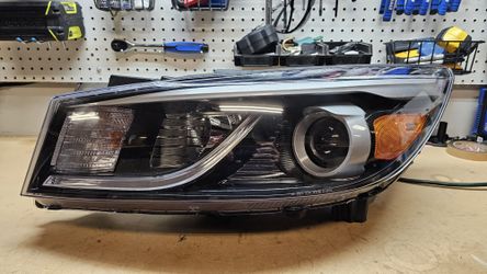 Non-HID Kia Sedona Headlight Assemblies (L/R)