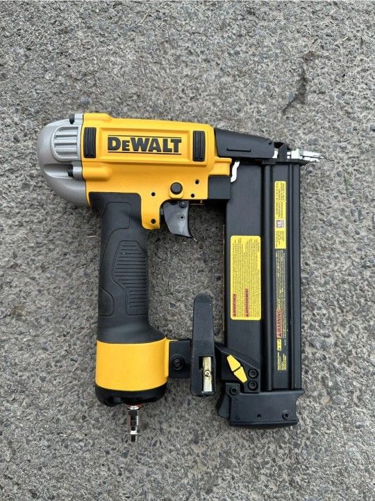 DEWALT 18 Gauge Pneumatic Air Brad Nailer DWFP12233