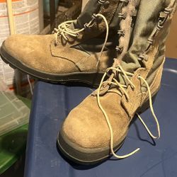 Military  boots Size 