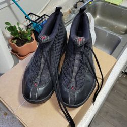 Air Jordan 15  Retro Stealths Size 9.5