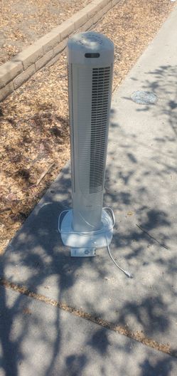 Seville oscillating fan w remote