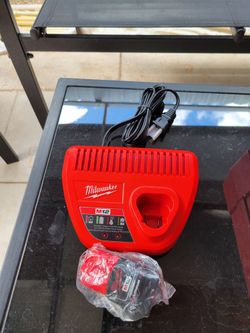 Milwaukee battery & charger M12