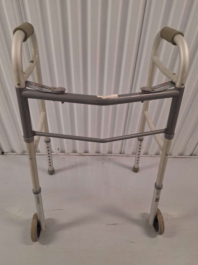 Medline Folding Paddle Walker – Comfortable, Maneuverable