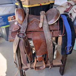 Horse Saddle Size 16 With Cinch