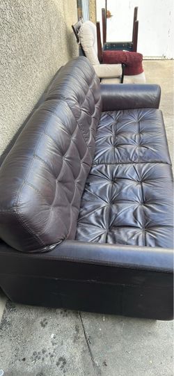 GREAT SOFA NEEDS HOME