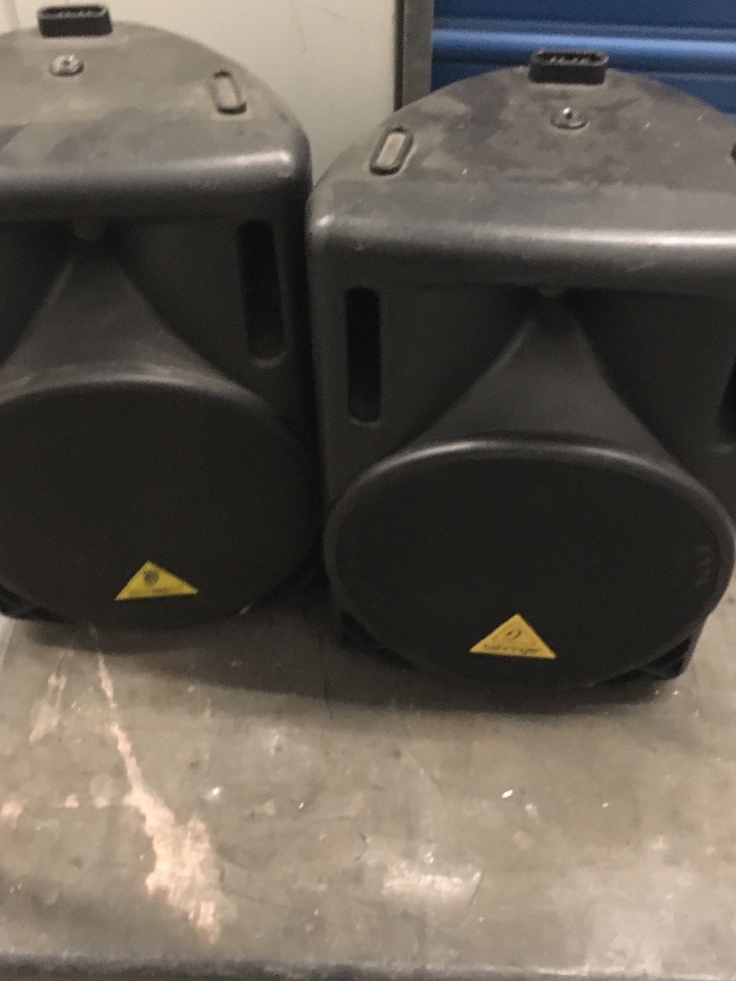 2 15 inches Power Speakers BERINGER