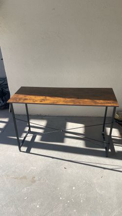 Desk / table