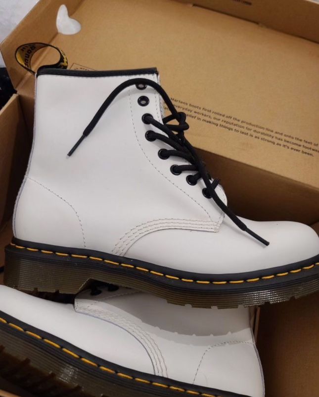 1460 SMOOTH LEATHER LACE UP BOOTS