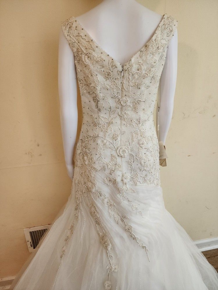 Wedding Dresses. Size. 8.