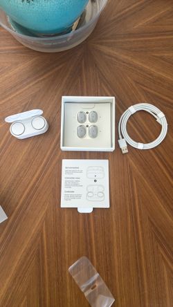 Title: Microsoft Surface Earbuds – Complete Set – Glacier White