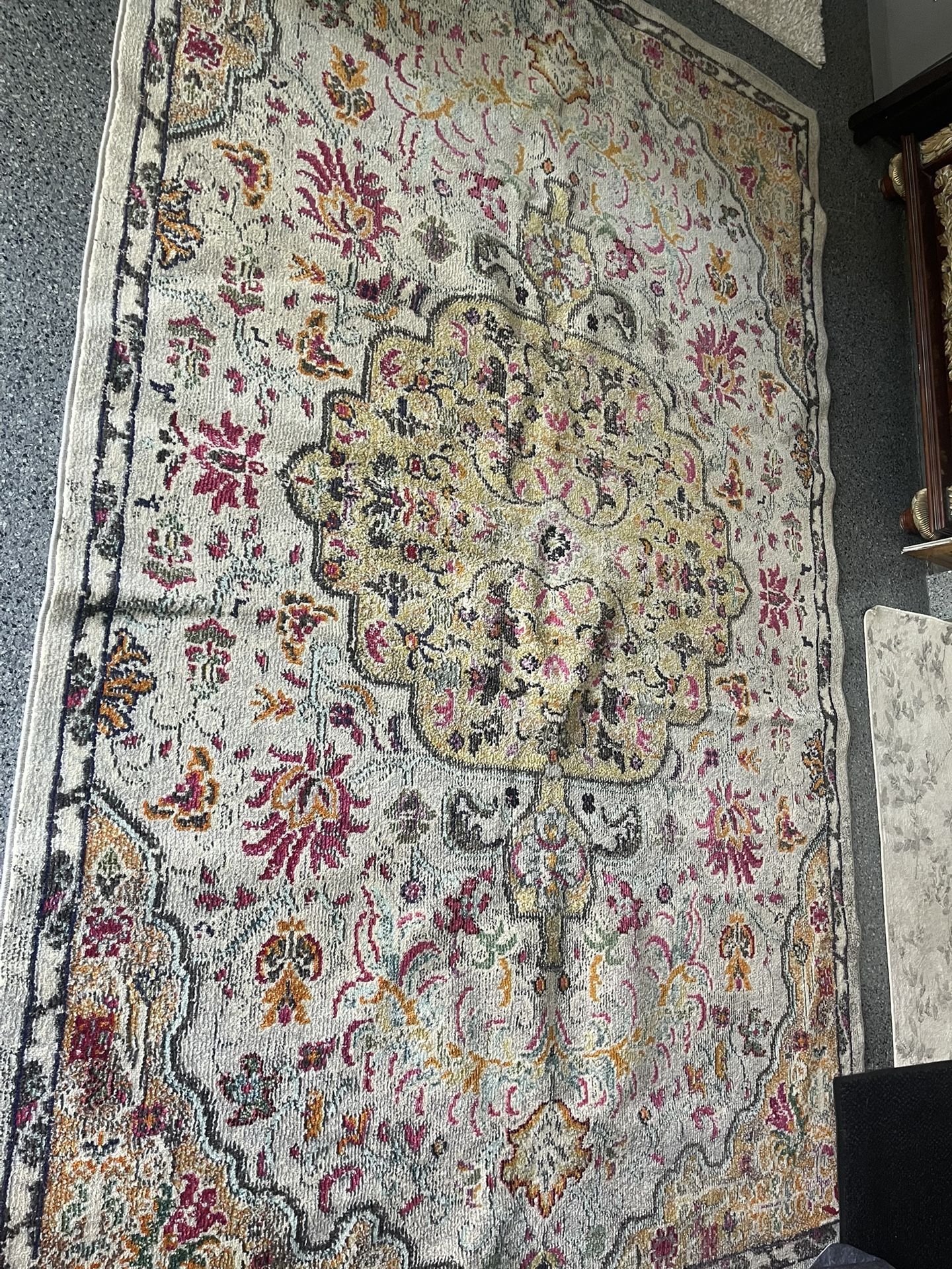 Free- Yellow Cream With Floral Red Carpet 6 X 9