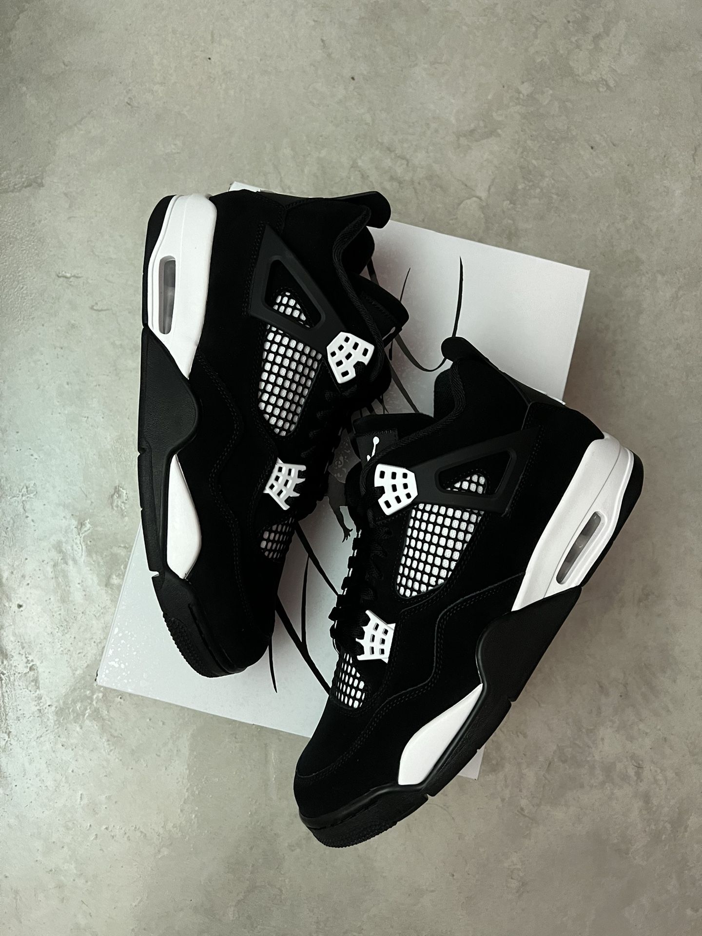 Jordan 4 White Thunder ITEM HAS SOLD