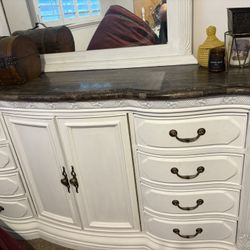 Dresser With Marble Top And Mirror  ( Yes Is Available)