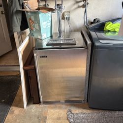 Perlick Signature Series Dual Tap Beer Dispenser 