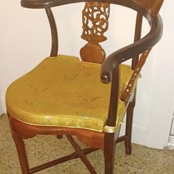 VINTAGE CHINESE WOOD CORNER CHAIR WITH PINK, BLUE AND GREEN FLOWER BUSHELS ON A YELLOW SILK CUSHION