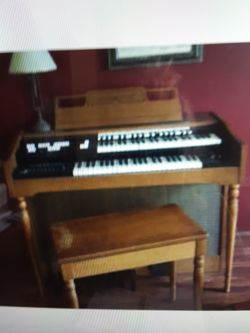 Lowrey Organ