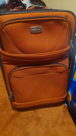 Small Suitcase/Carry on