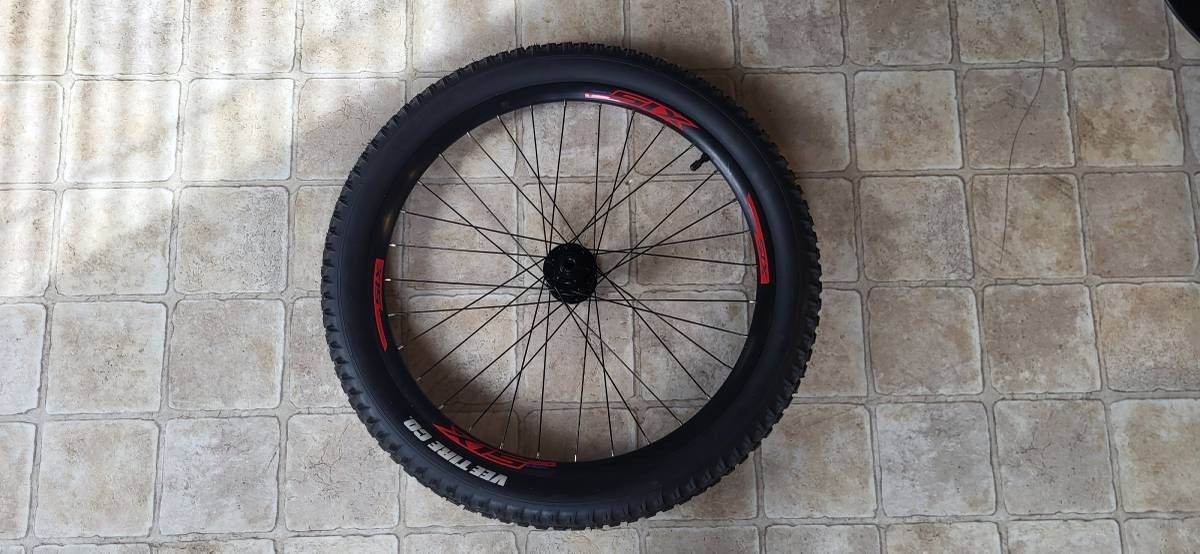 24" Tubeless 15 x 100 6 Bolt MTB Front Wheel w/2.4" Veetire Enduro Core