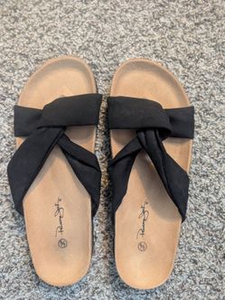 BRAND NEW WOMEN'S SANDALS (size 6/7)