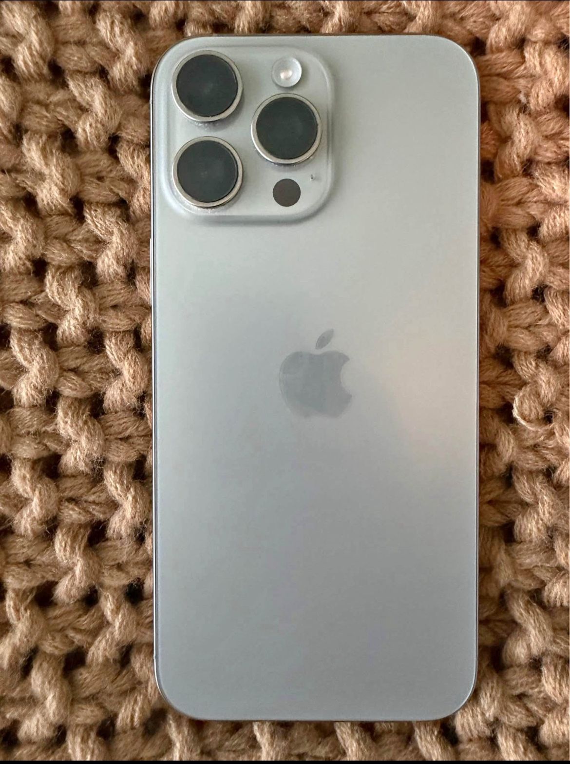 iPhone 16 Pro Max Unlocked 256GB Natural Titanium
