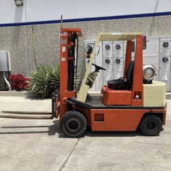 Nissan Forklift 5000 LB CAP PNEUMATIC TIRES 