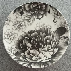Z Gallerie Beautiful Gray Peony Dinner Plates - 6