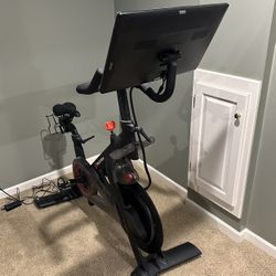 Peloton Bike 3rd Generation 21.5” Screen