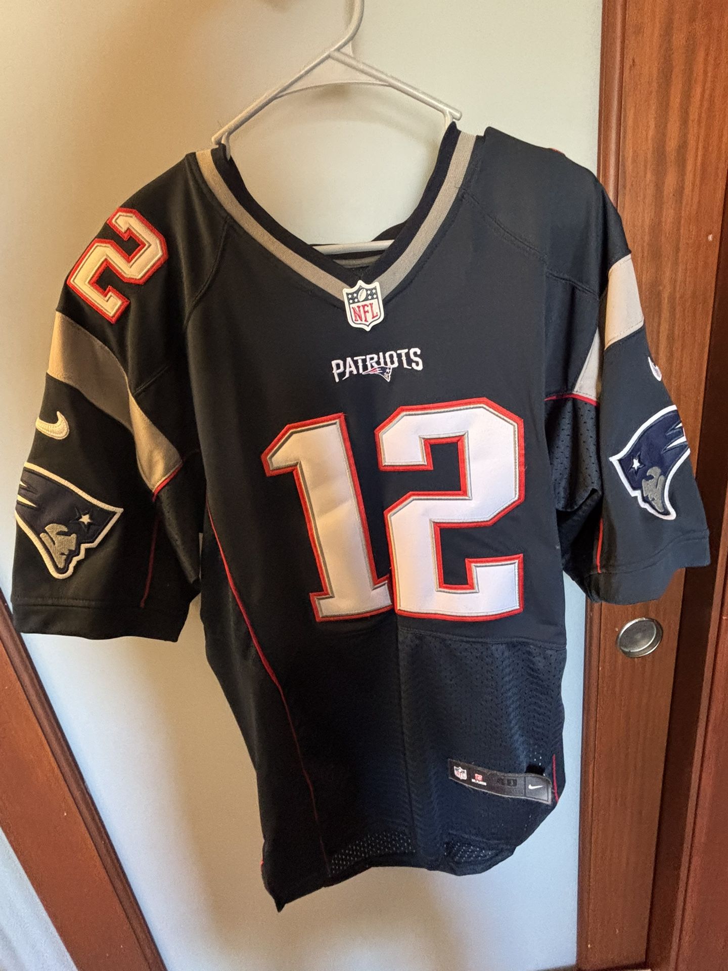 Tom Brady Patriots Jersey - BRAND NEW - Fully Stitched - NFL Official Jersey Size M