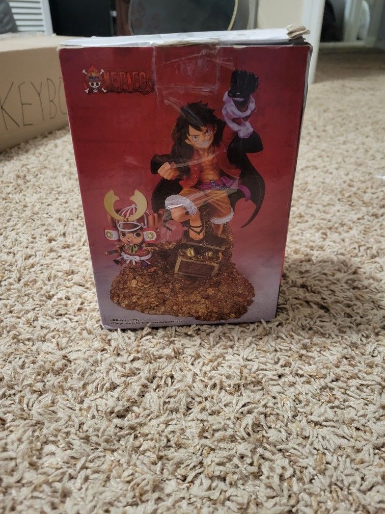 One Piece Luffy And Chopper Statues