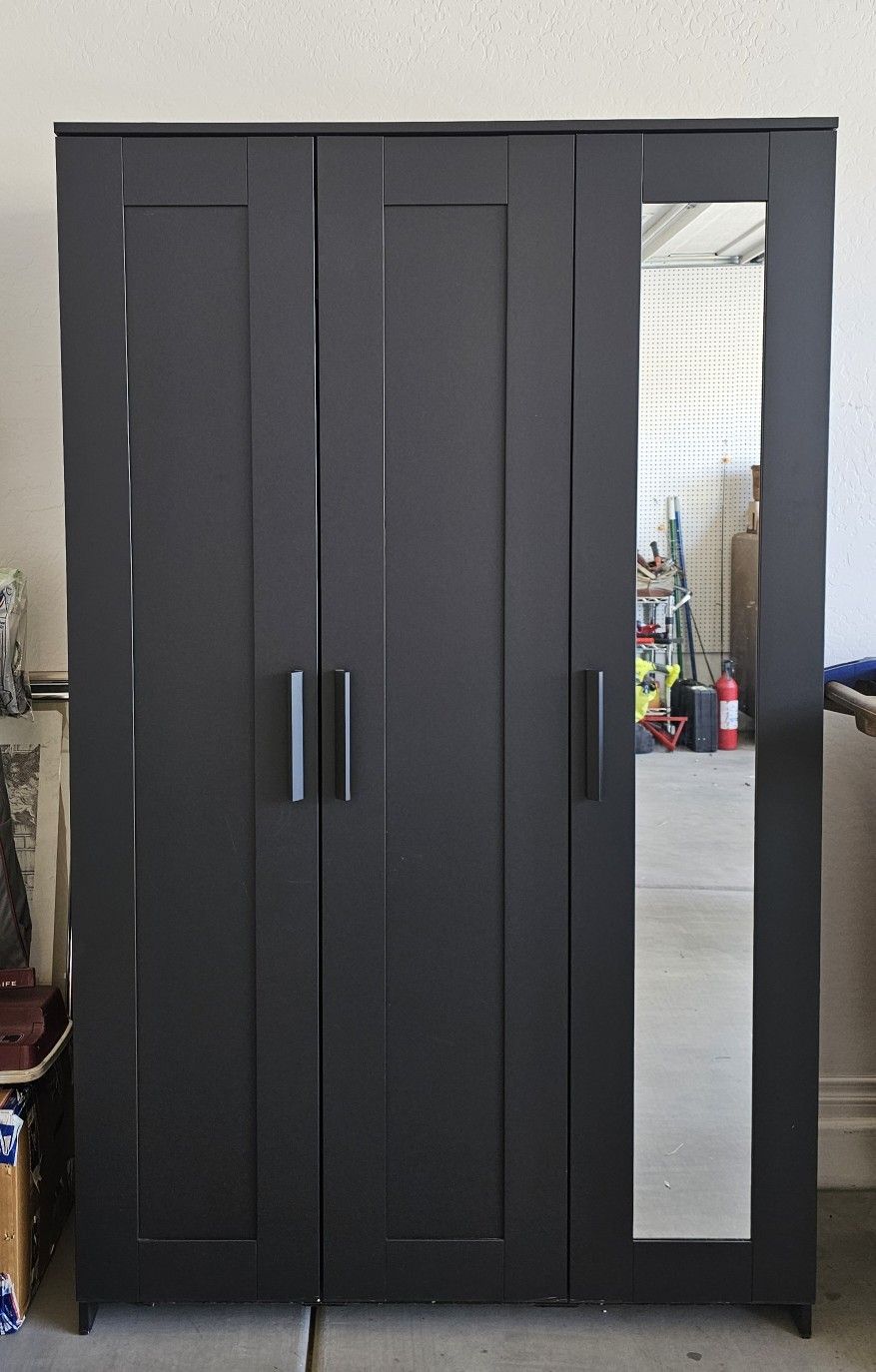3 DOOR WARDROBE CLOSET