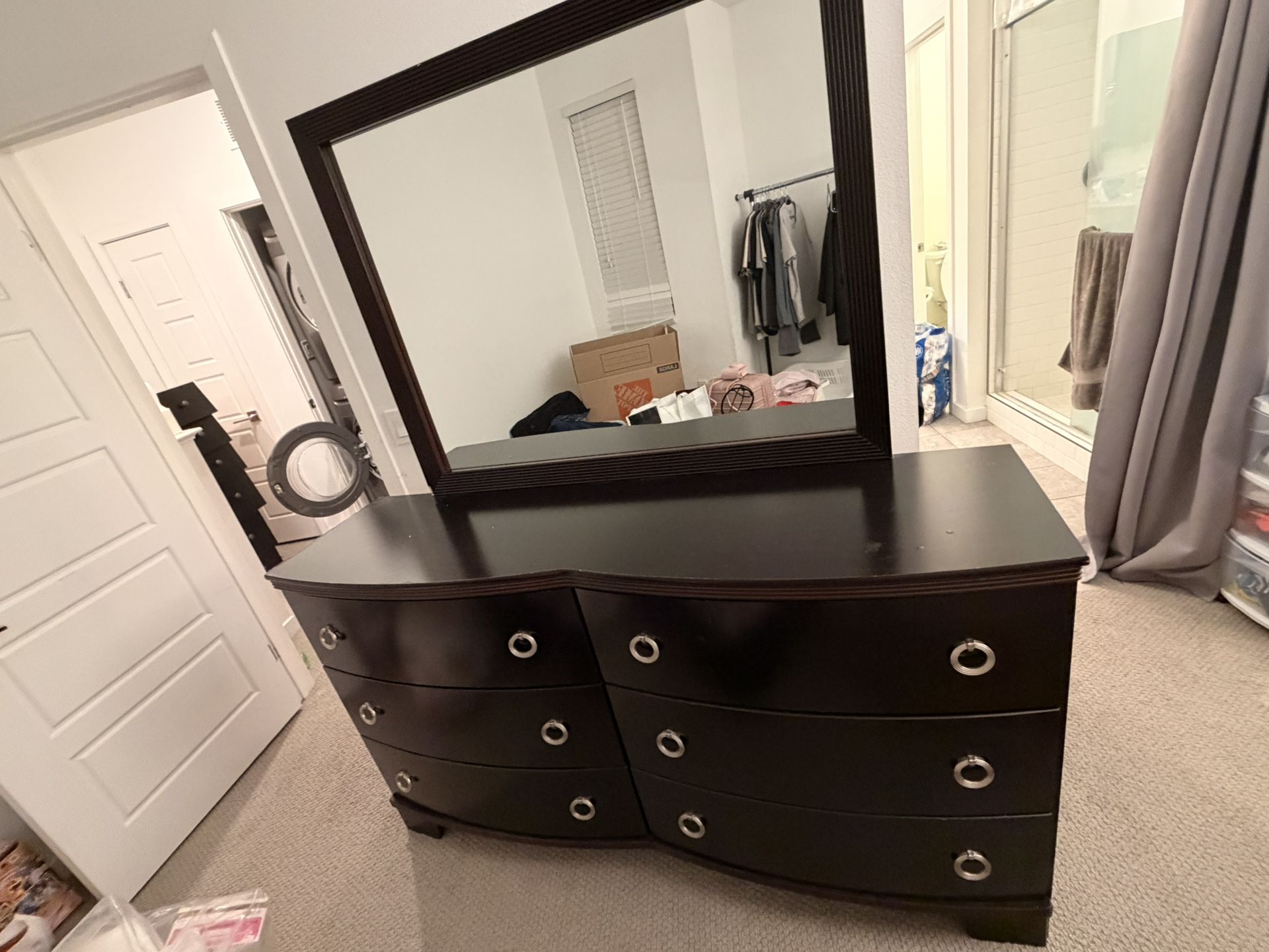Dresser With Mirror 