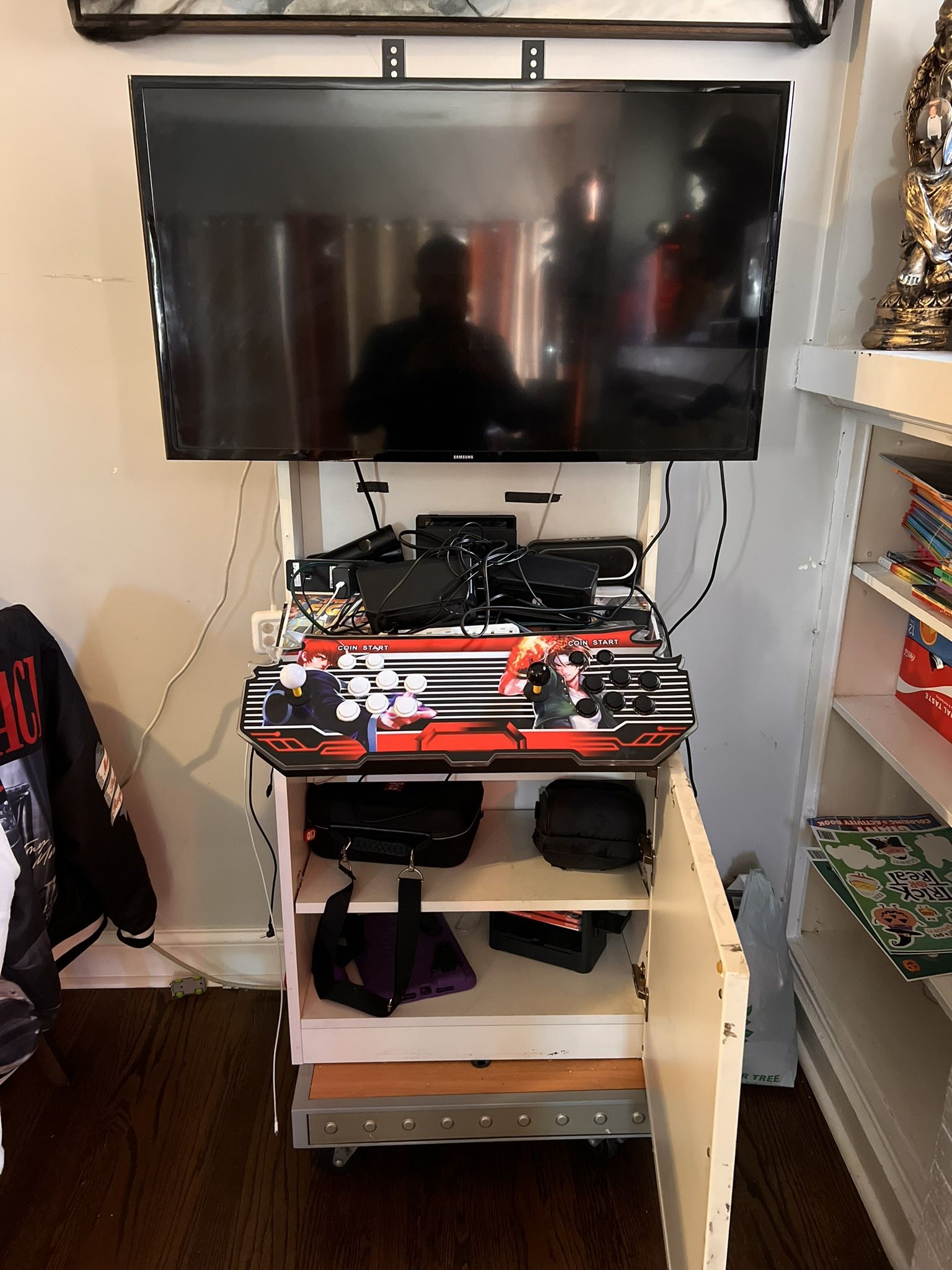 arcade Stand With Tv And 5000 Games