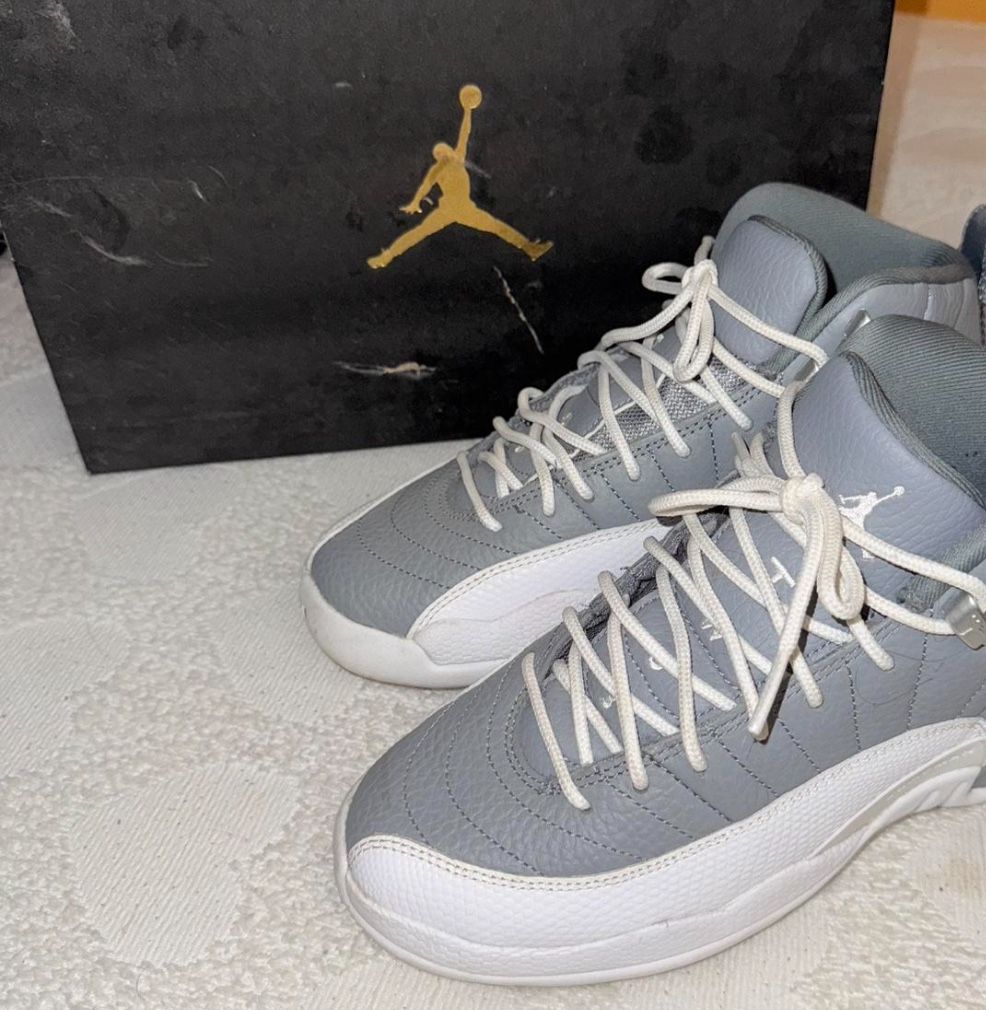 Jordan 12, Grey And White, Box Lil Damaged, Size 4.5
