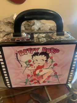1998 Betty Boop ( Bed of Roses ) Metal tin box lunch box produced by vandor