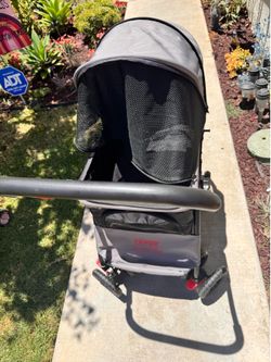 Small ultra lightweight, pet stroller cat/dog max pet weight 33 pounds suggested