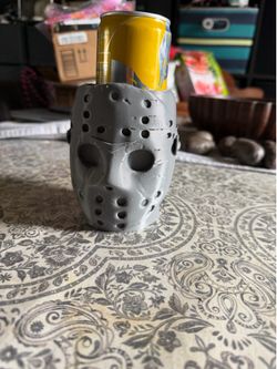 Jason thin can holder