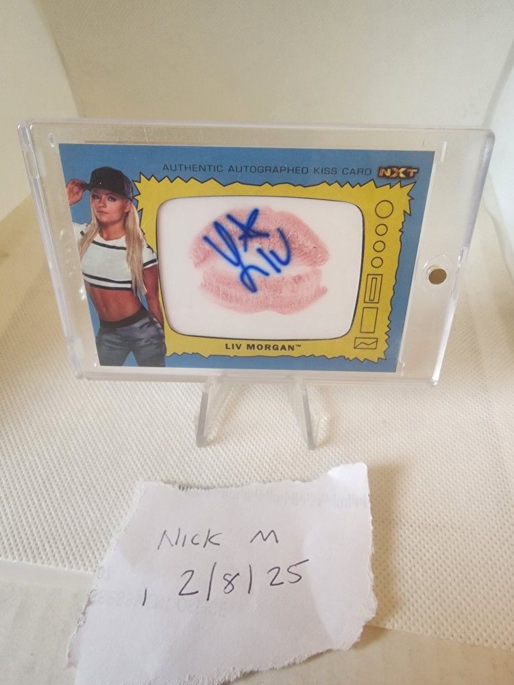 Liv Morgan Kiss auto Card