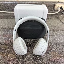 Beats Studio Over-Ear Headphones White with Case