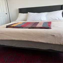 Gorgeous king Sized bed and frame!