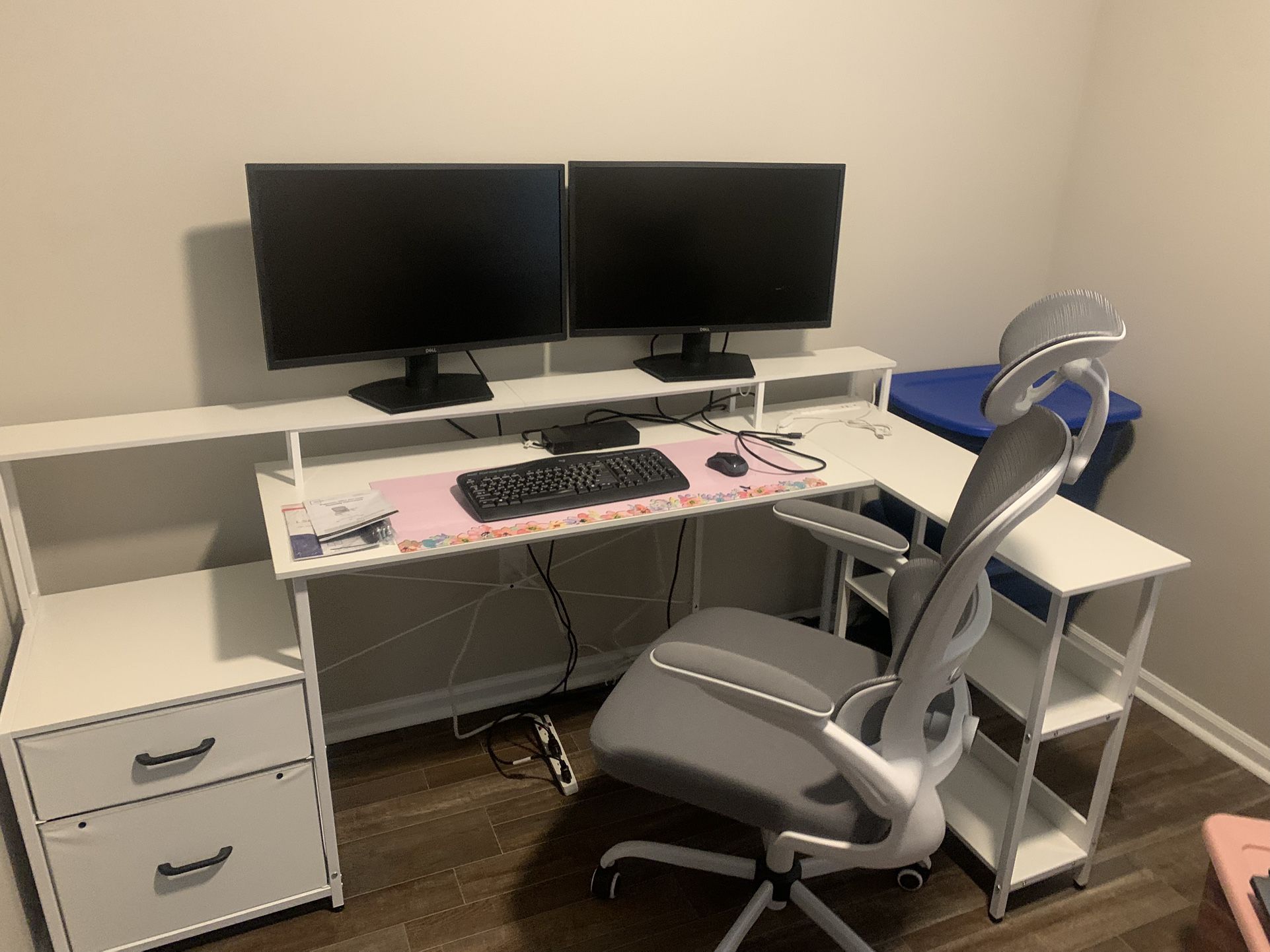 L-shaped White desk And Chair