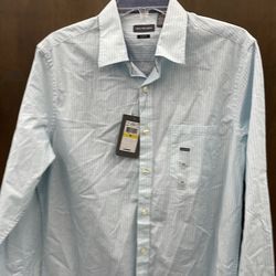 Van Heusen Shirt. Item No 588 (Shopgoodwill)