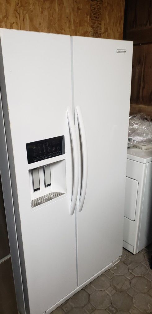 REFRIGERATOR