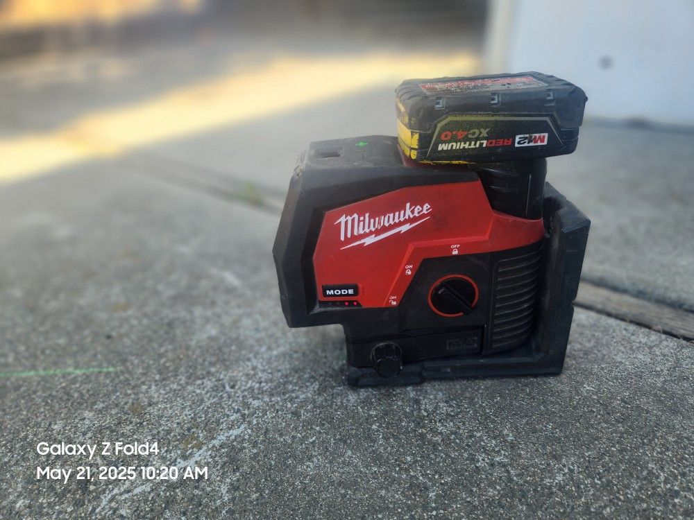 Milwaukee M12 Laser 