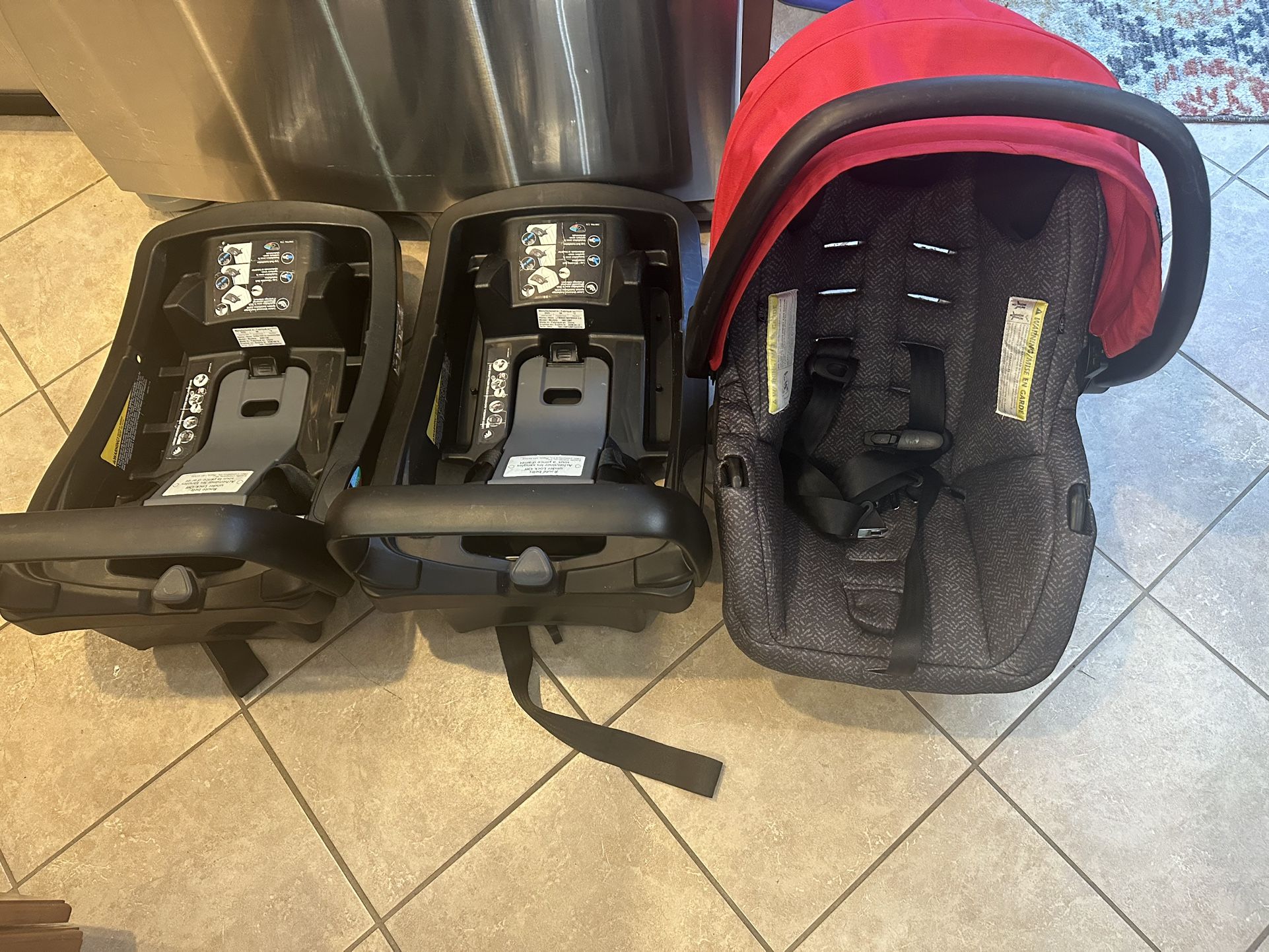 Evenflow Car Seat With 2 Bases