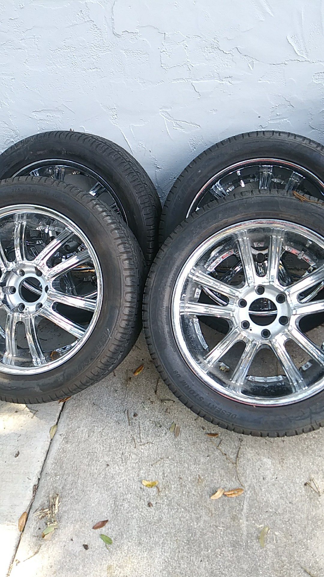 6 lugs chrome rims and tires.
