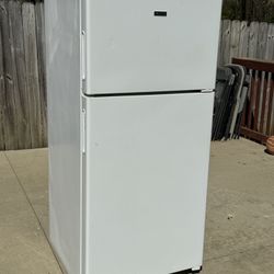 HotPoint Refrigerator 