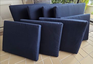 4 sets of 20 x 20 navy blue cushions for patio chair or couch  like new