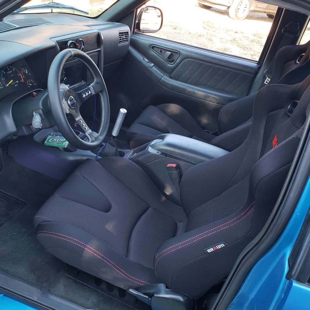 Braum venom race seats with s10/sonoma brackets for Sale in Los Angeles