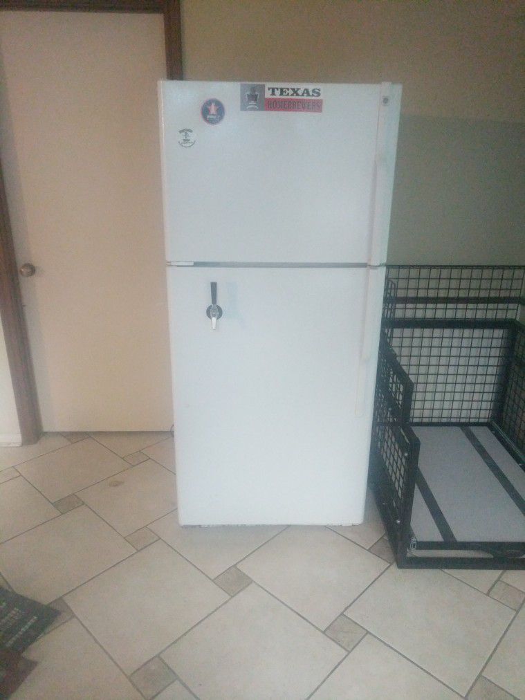 Refrigerator "Kegerator" Custom Keg Refrigerator