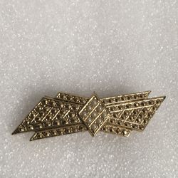BEAUTIFUL WOMENS BROOCH